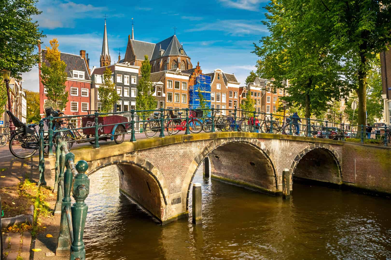 Viaggio ad Amsterdam: luoghi imperdibili e consigli per esplorarla al meglio come un vero abitante