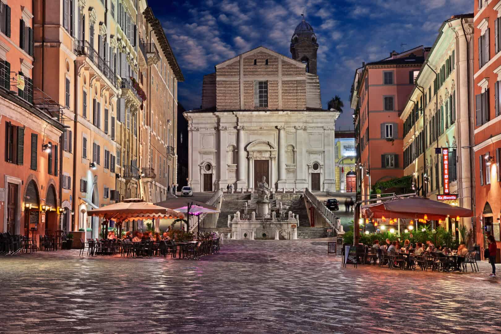 Ancona in due giorni: un viaggio alla scoperta della sua storia e dei suoi incantevoli panorami marittimi