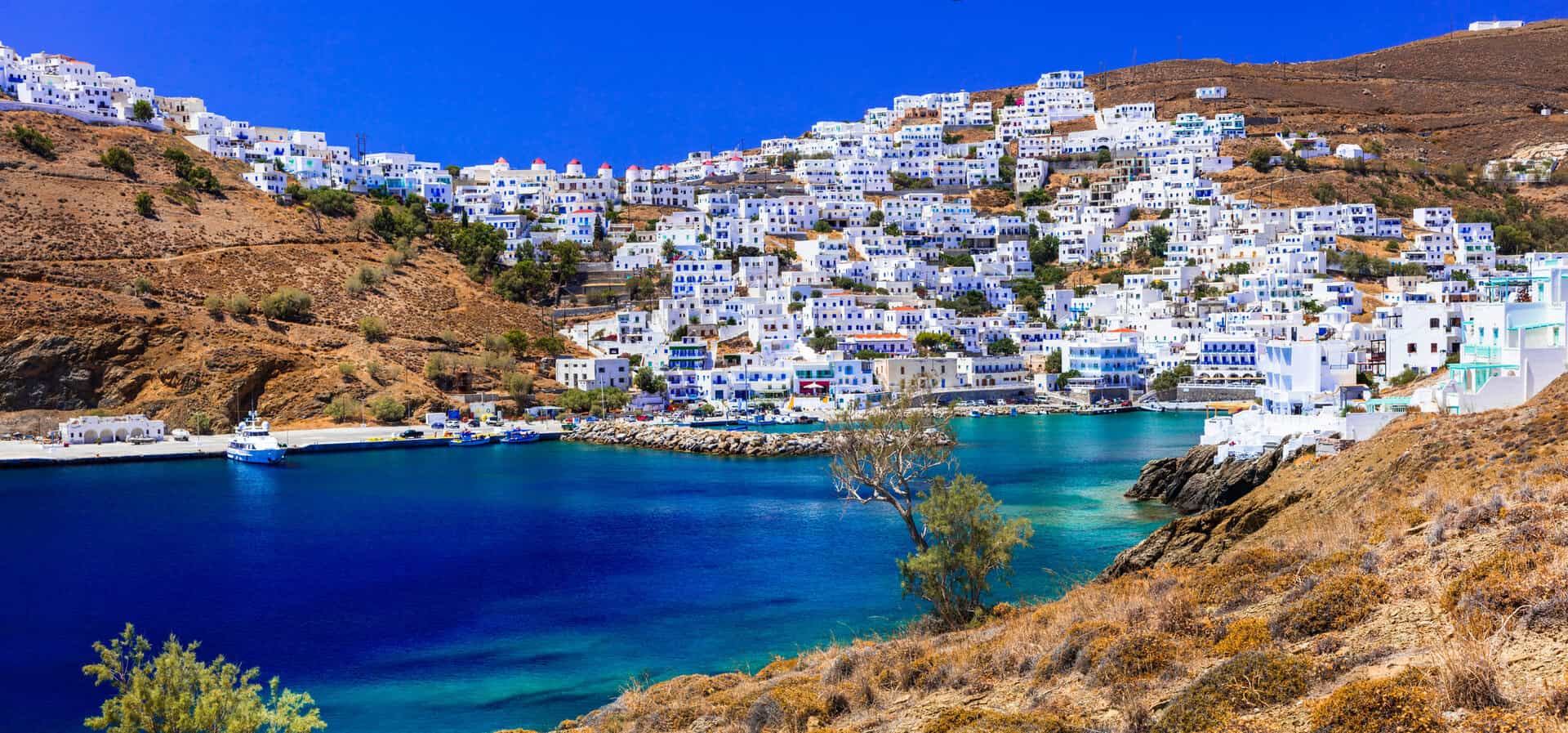 Astypalea: una vacanza immersiva nella cultura greca tra spiagge bianche e antichi mulini