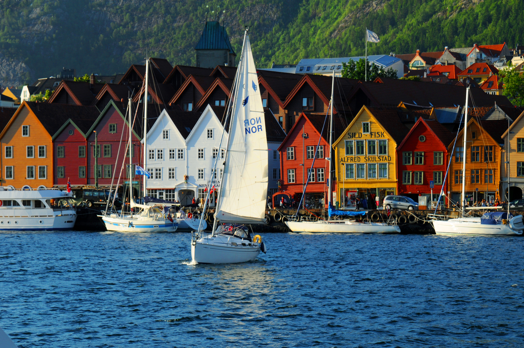 Viaje a Bergen: los paisajes impresionantes y las atracciones imperdibles en la ciudad más fascinante de Noruega thumbnail