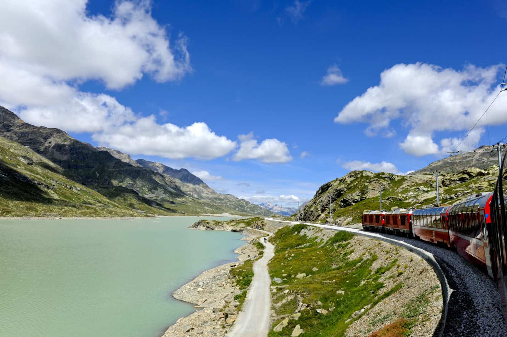 La Ferrovia Retica: un viaggio in treno tra gli straordinari paesaggi delle Alpi