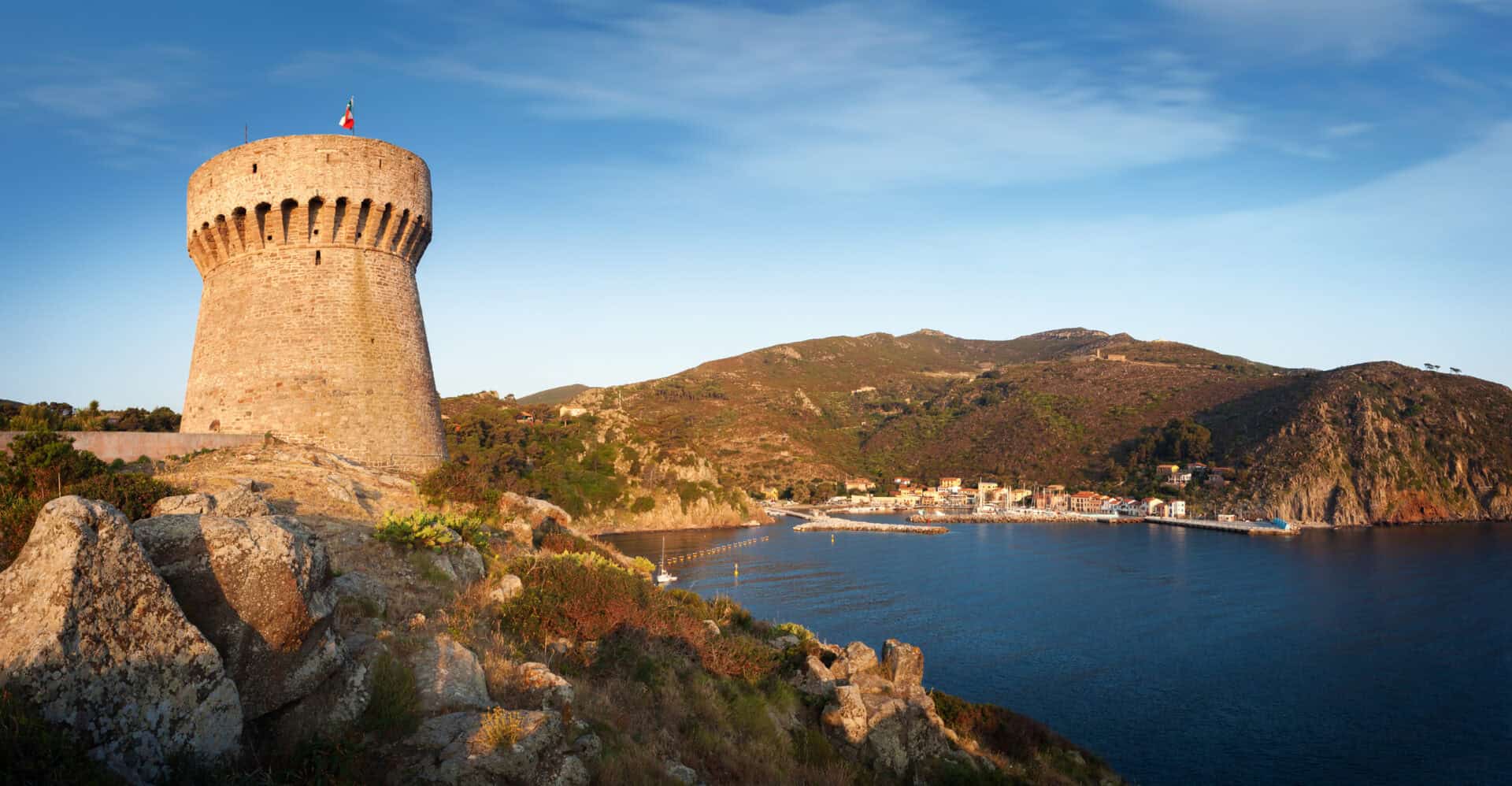Turismo all'isola Capraia: un paradiso mediterraneo di natura selvaggia