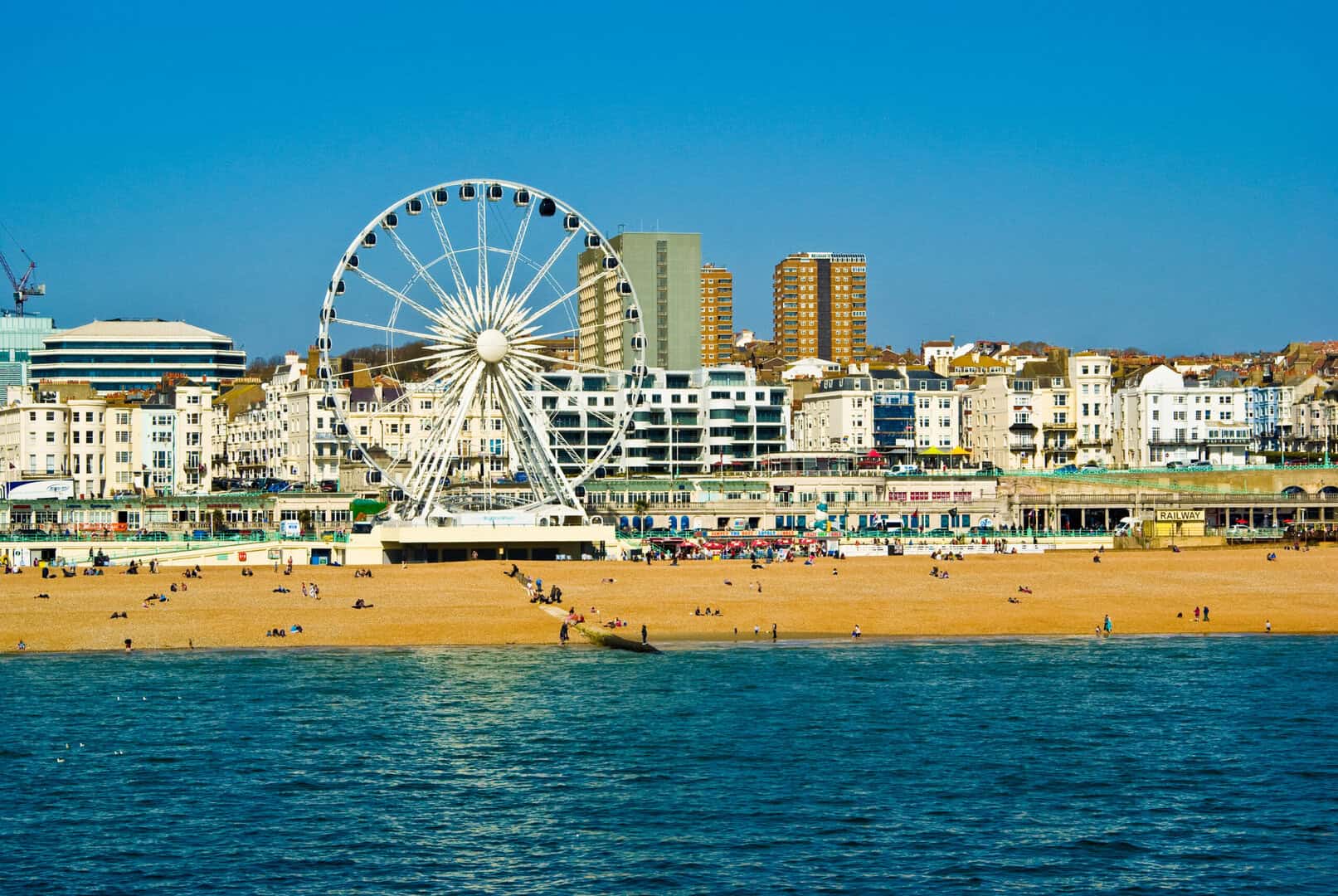Viaggio nel cuore di Brighton. Esplorando il suo affascinante stile retrò