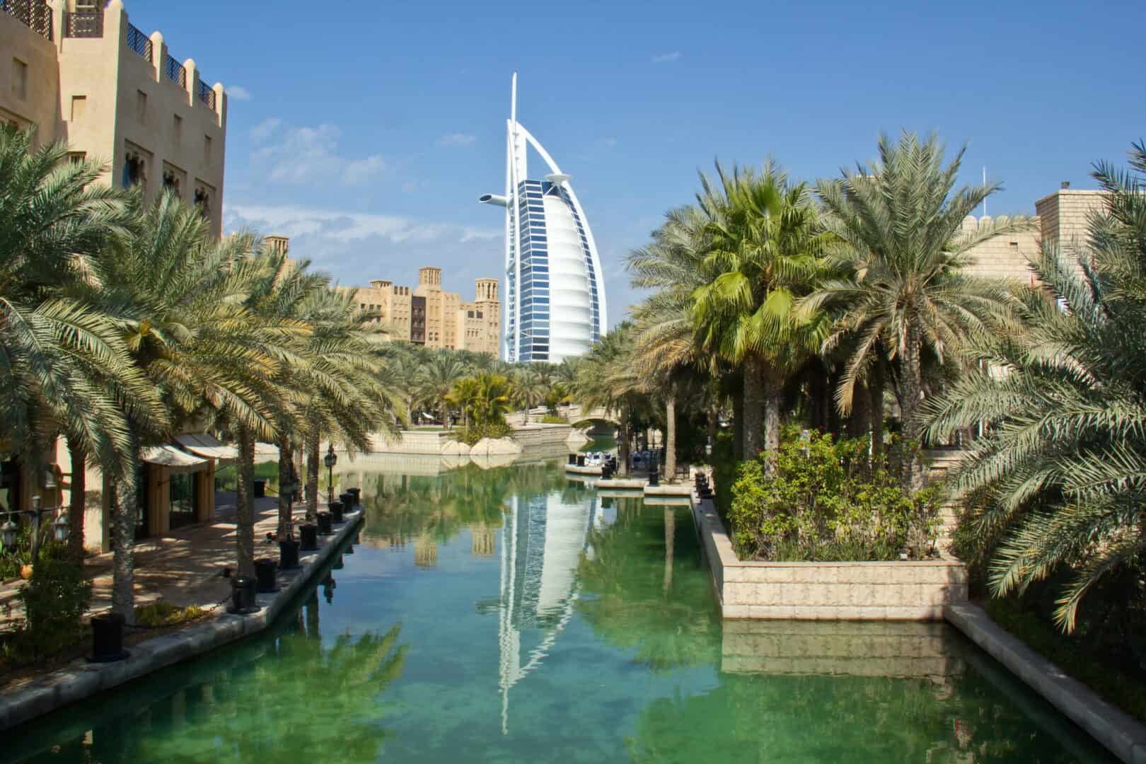 Viaggio a Dubai. Esplorazione del tradizionale mercato del pesce di Deira