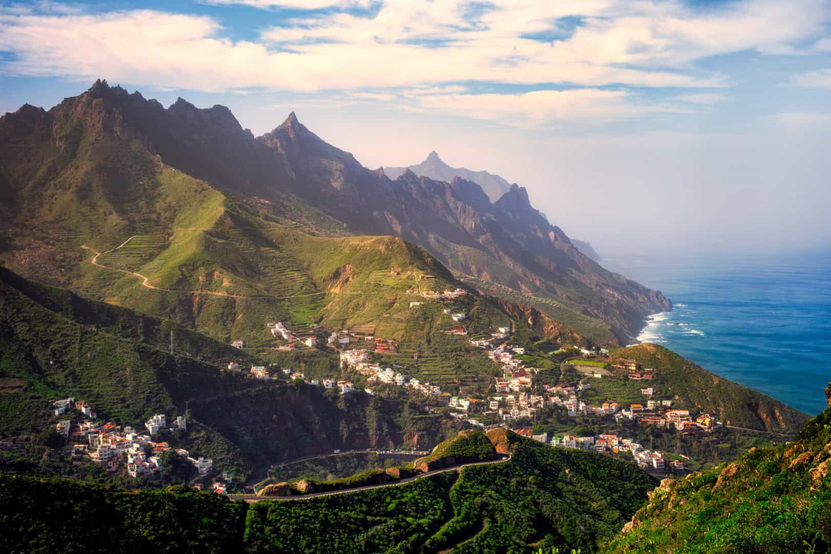 Turismo a Tenerife: il maestoso Teide e le affascinanti spiagge nere