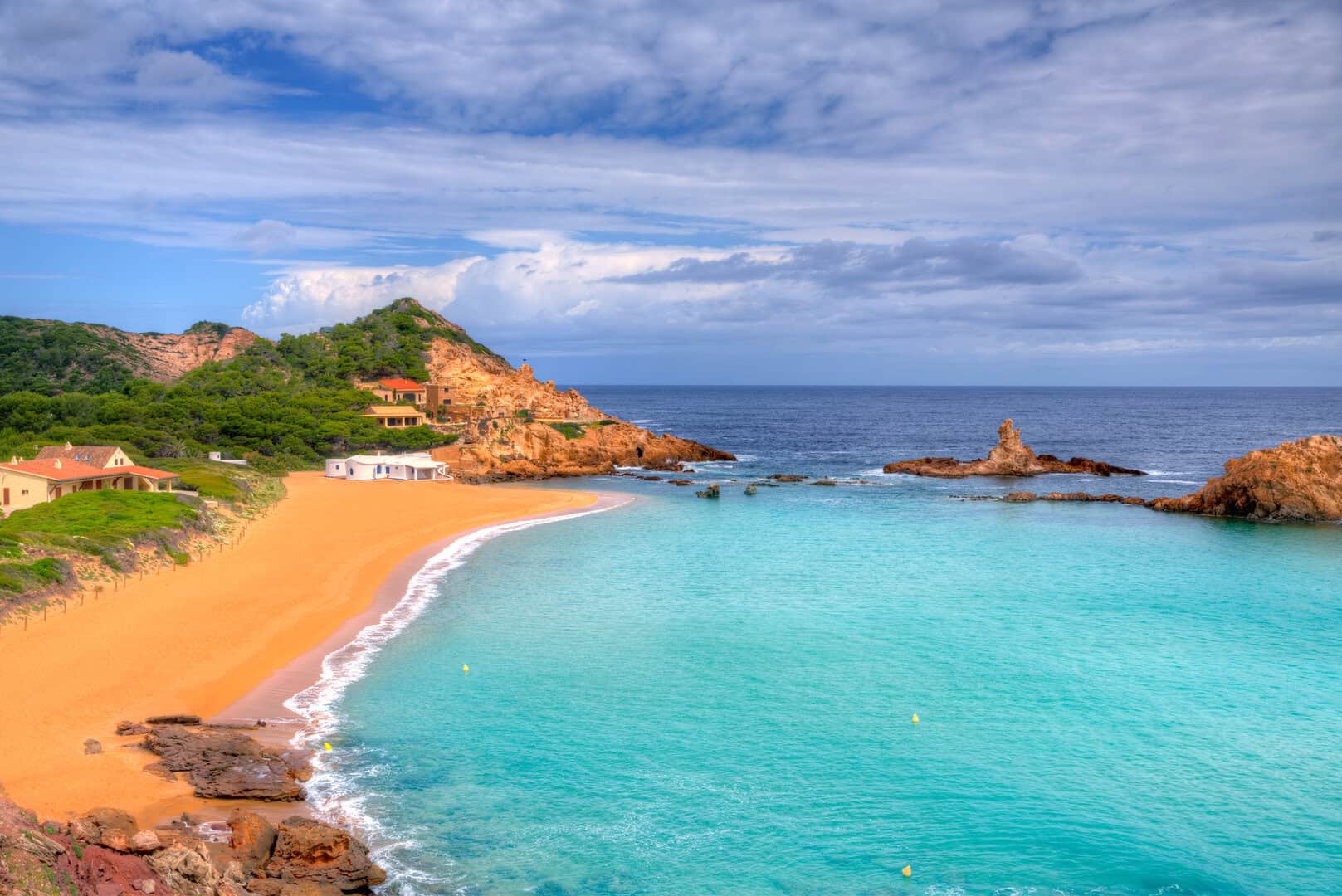 Viaggio nell’incantevole Menorca. Guida completa alle sue attrazioni naturalistiche e culturali