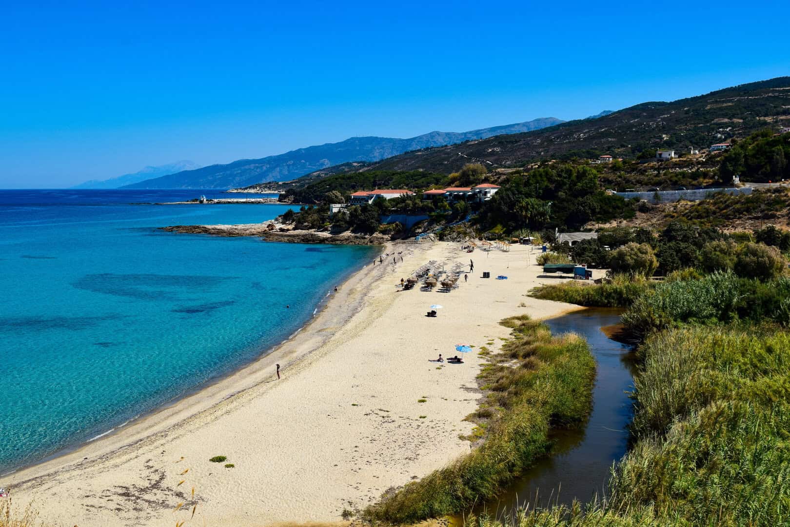 Viaggio a Ikaria. Scoperta tra montagne inesplorate e spiagge segrete