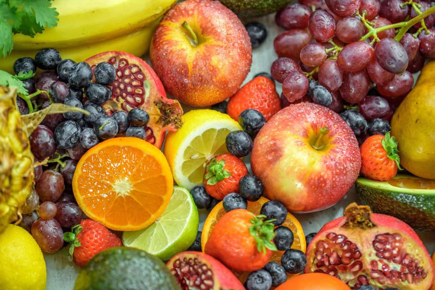 La frutta favorisce davvero la crescita del cervello? Nuovo studio sfida le vecchie idee