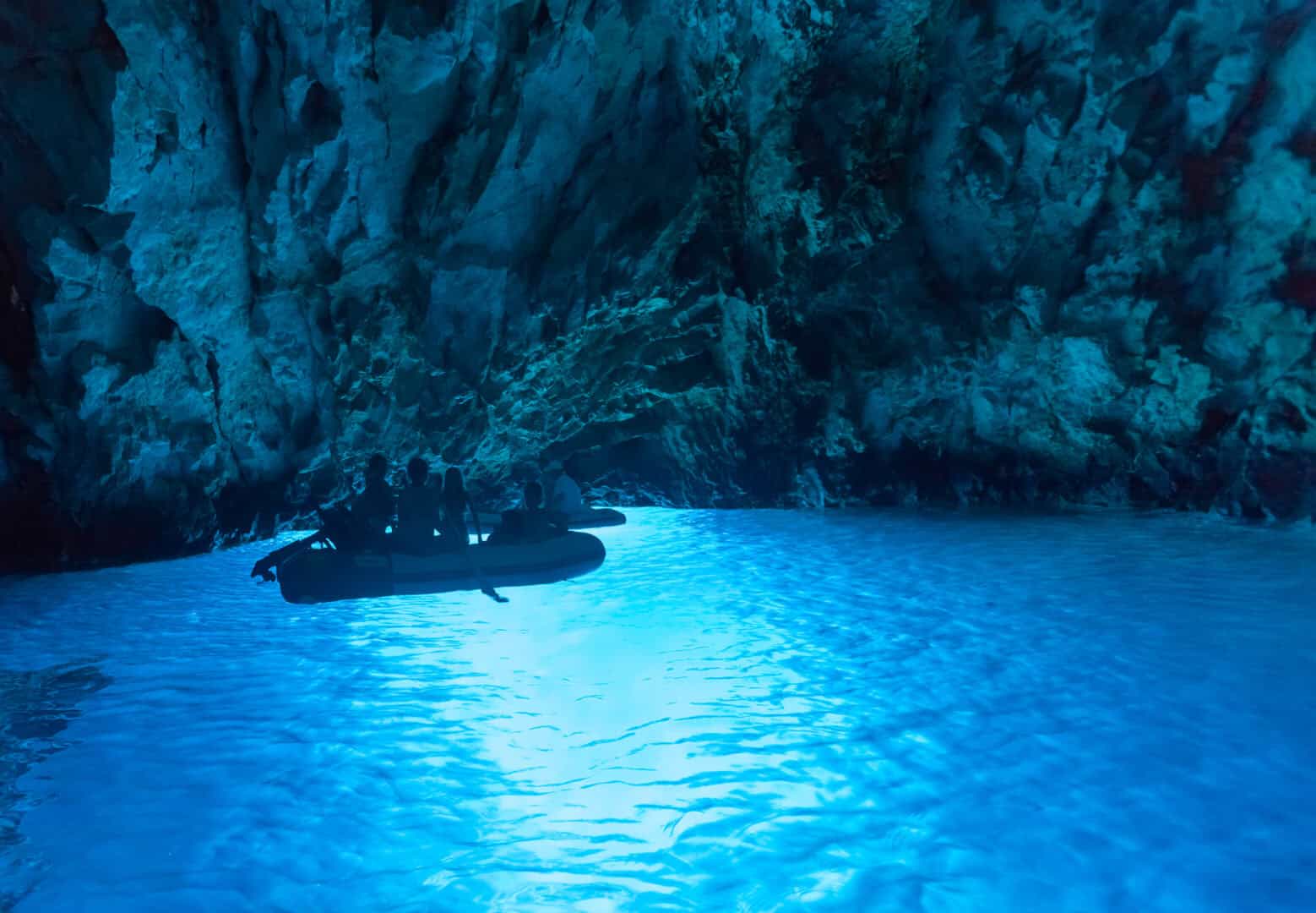Viaggio a Biševo: l’isola della pace della Croazia e la sua incantevole Grotta Azzurra
