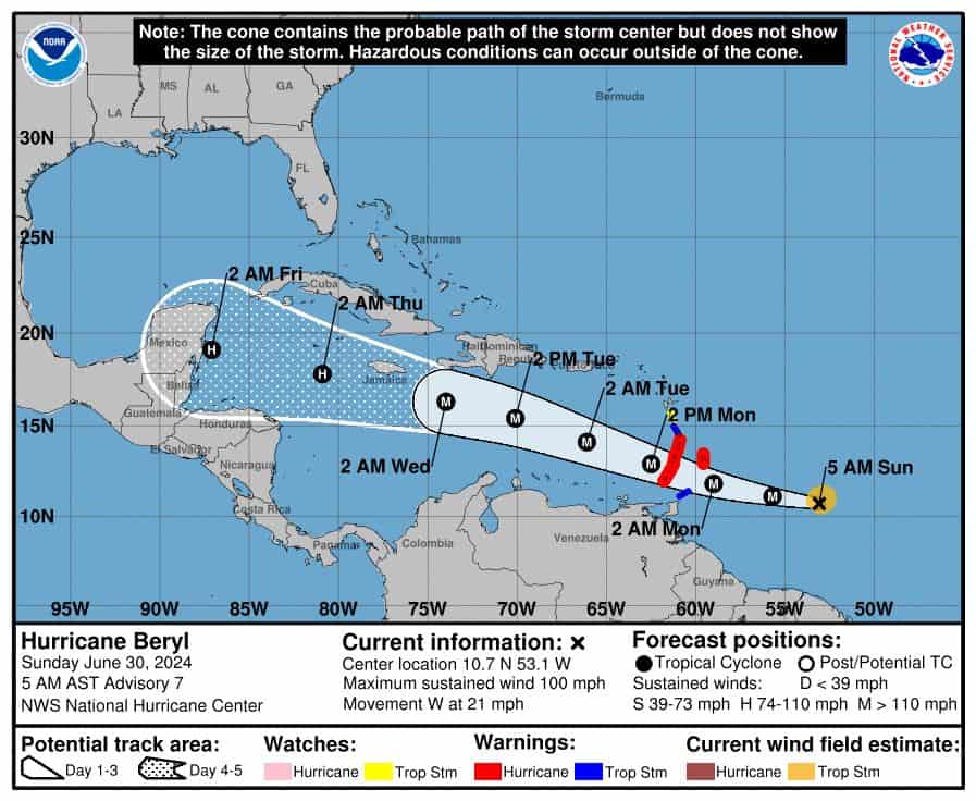 Uragano Beryl si intensifica rapidamente verso i Caraibi, previsti danni devastanti