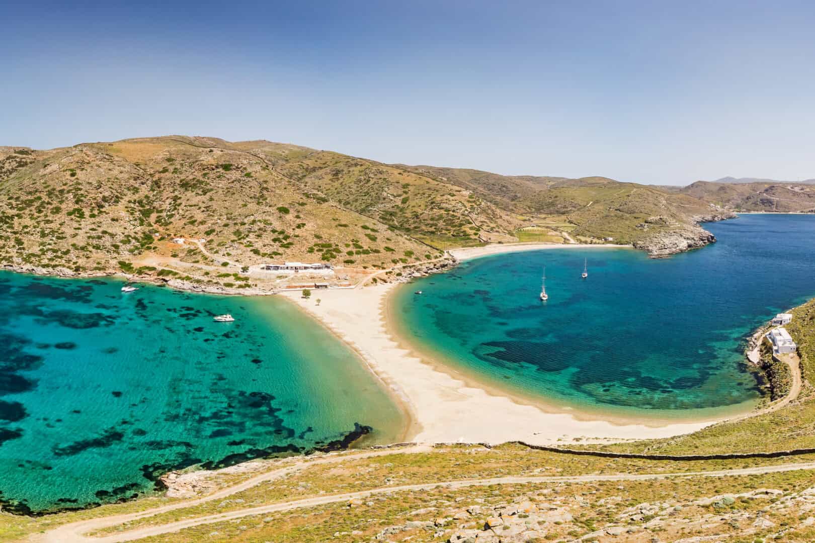 Vacanza a Kythnos: un'isola della Grecia lontana dal turismo di massa, dalle meravigliose spiagge di sabbia fine