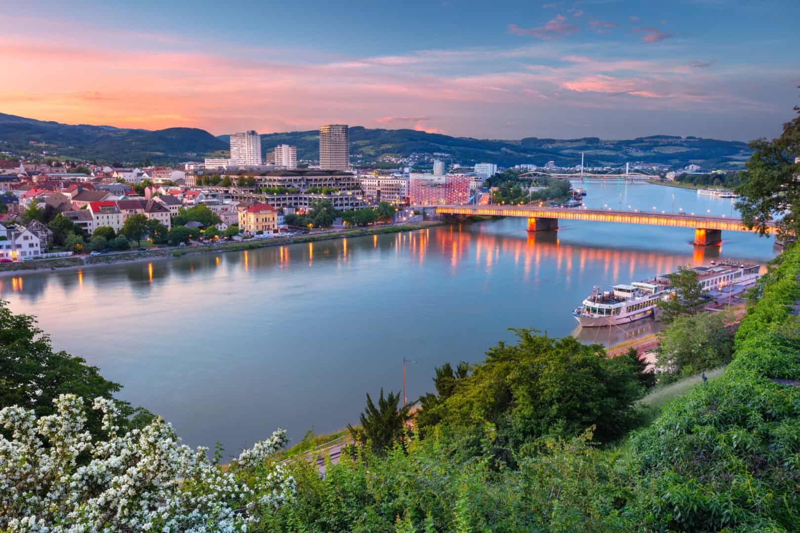 Viaggio a Linz, Austria: la città sul Danubio tra tradizioni asburgiche e dinamiche futuriste