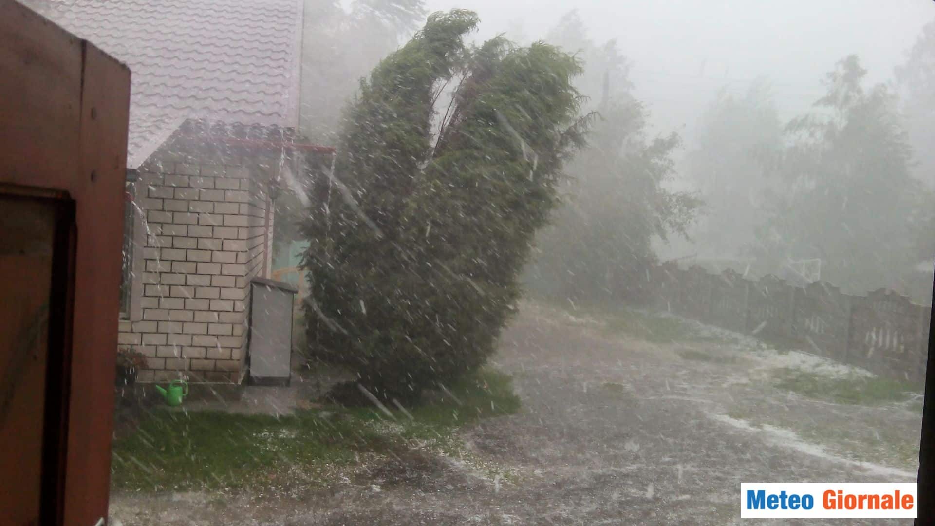 Meteo Lecco: violento nubifragio. Grandine grosse dimensioni in Lombardia