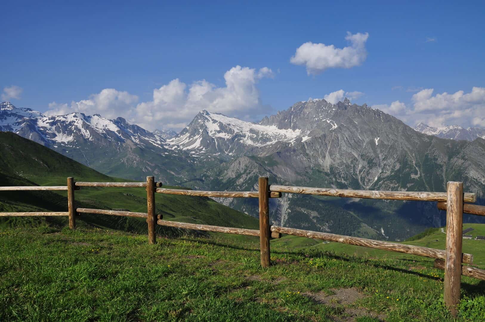 Trekking Valle d’Aosta: scopri i sentieri del Mont Fallère, per un turismo lento a contatto con la natura