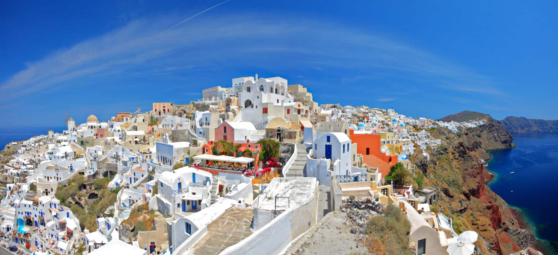 Turismo a Santorini, Grecia: guida per un’esplorazione oltre le apparenze