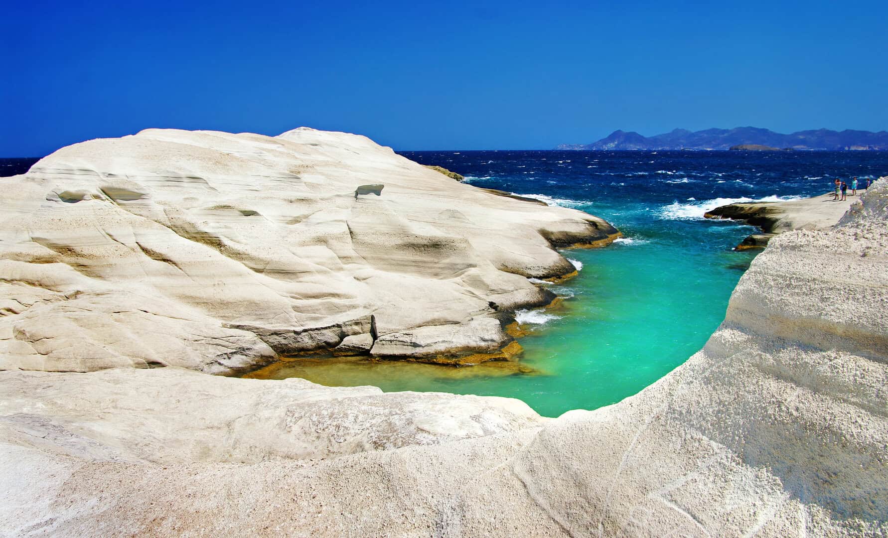 Viaggio a Milos, Grecia: l’isola delle incantevoli spiagge bianche e del mare turchese