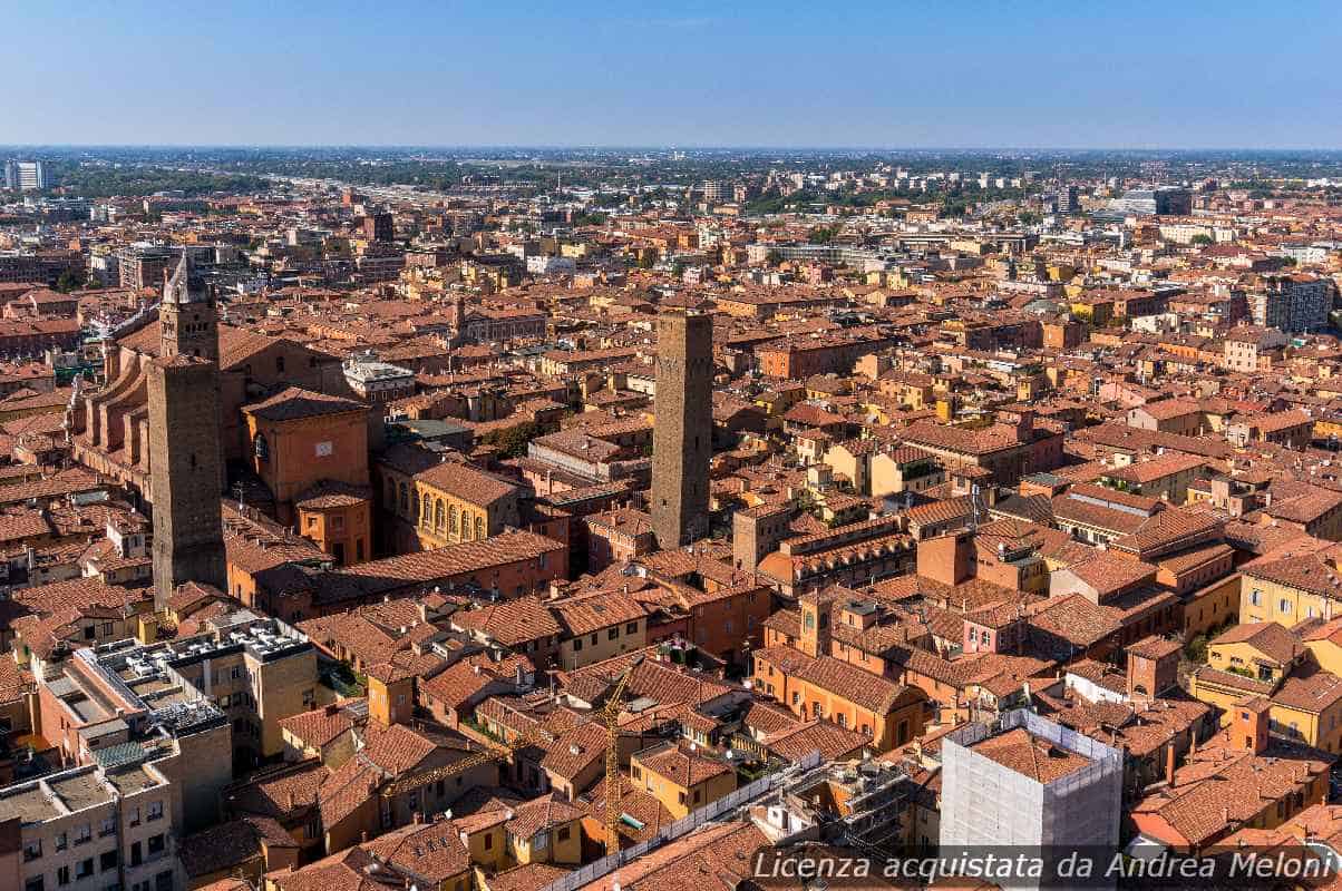 Meteo Bologna: Nubi e Rovesci Domani, Seguirà Maggiore Copertura Nuvolosa