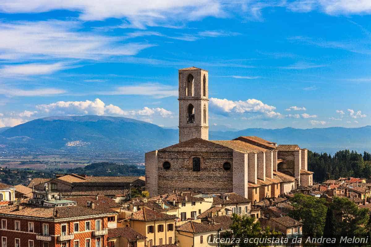Meteo Perugia: Domani Nubi Sparse e Rovesci, Seguirà Nuvolosità Incrementata