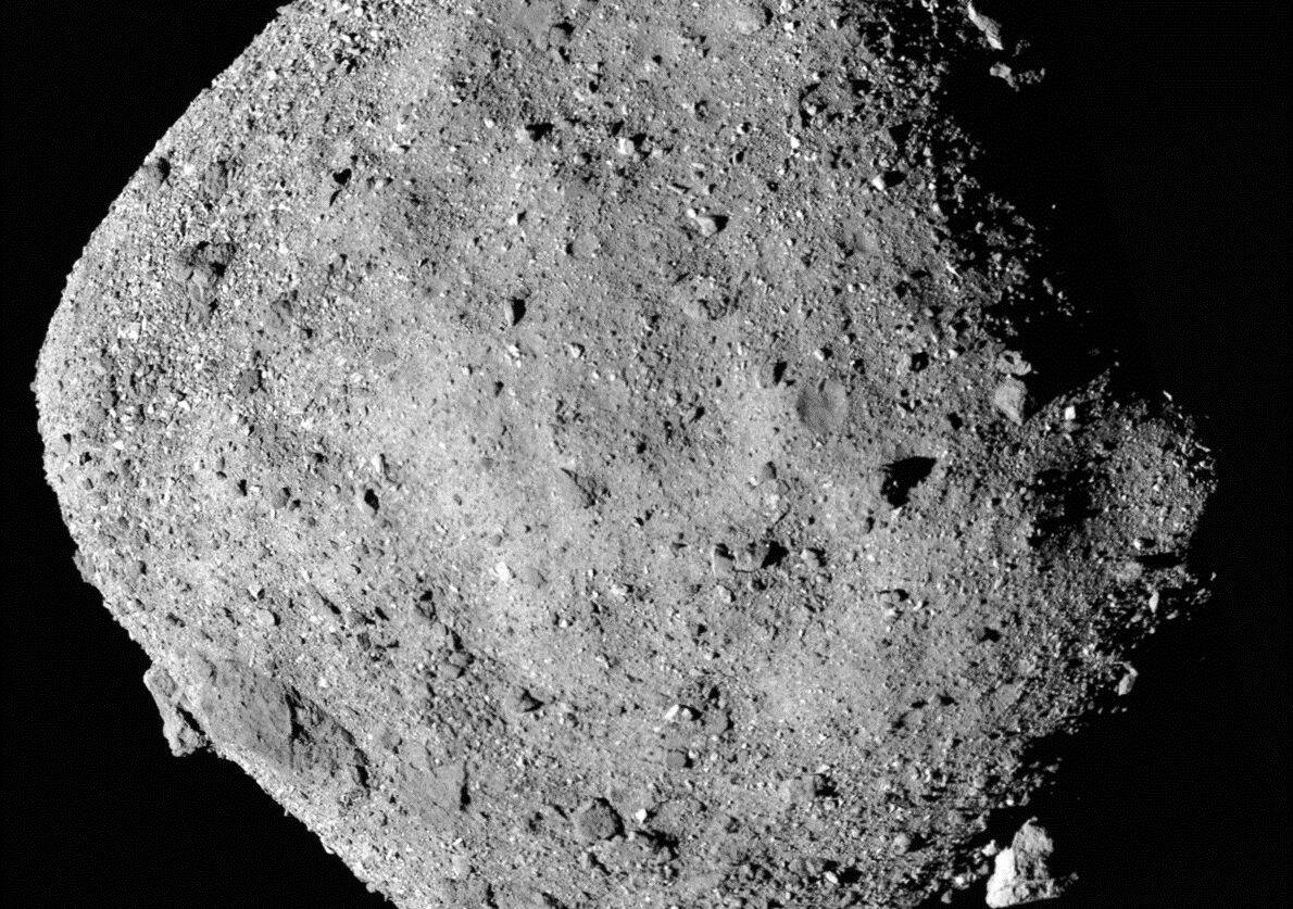 Campioni dell'asteroide Bennu rivelano gli ingredienti originali del sistema solare e le potenziali origini della vita