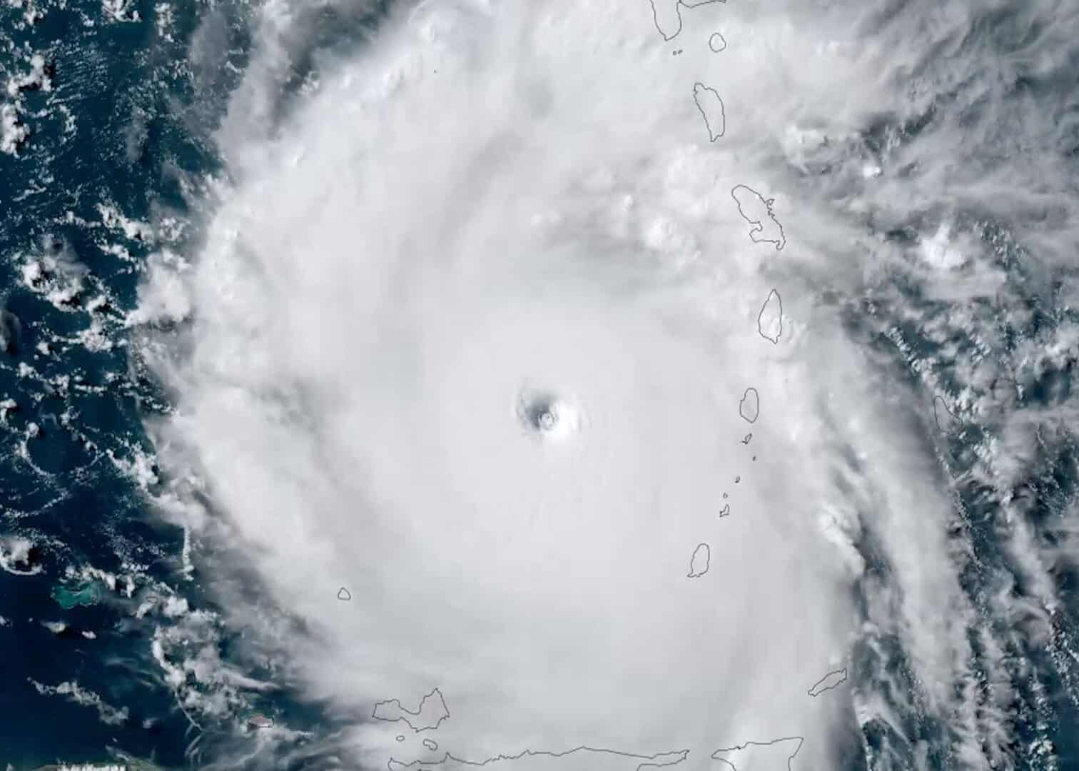 L’uragano dei record Beryl colpisce la Giamaica con onde gigantesche e venti furiosi