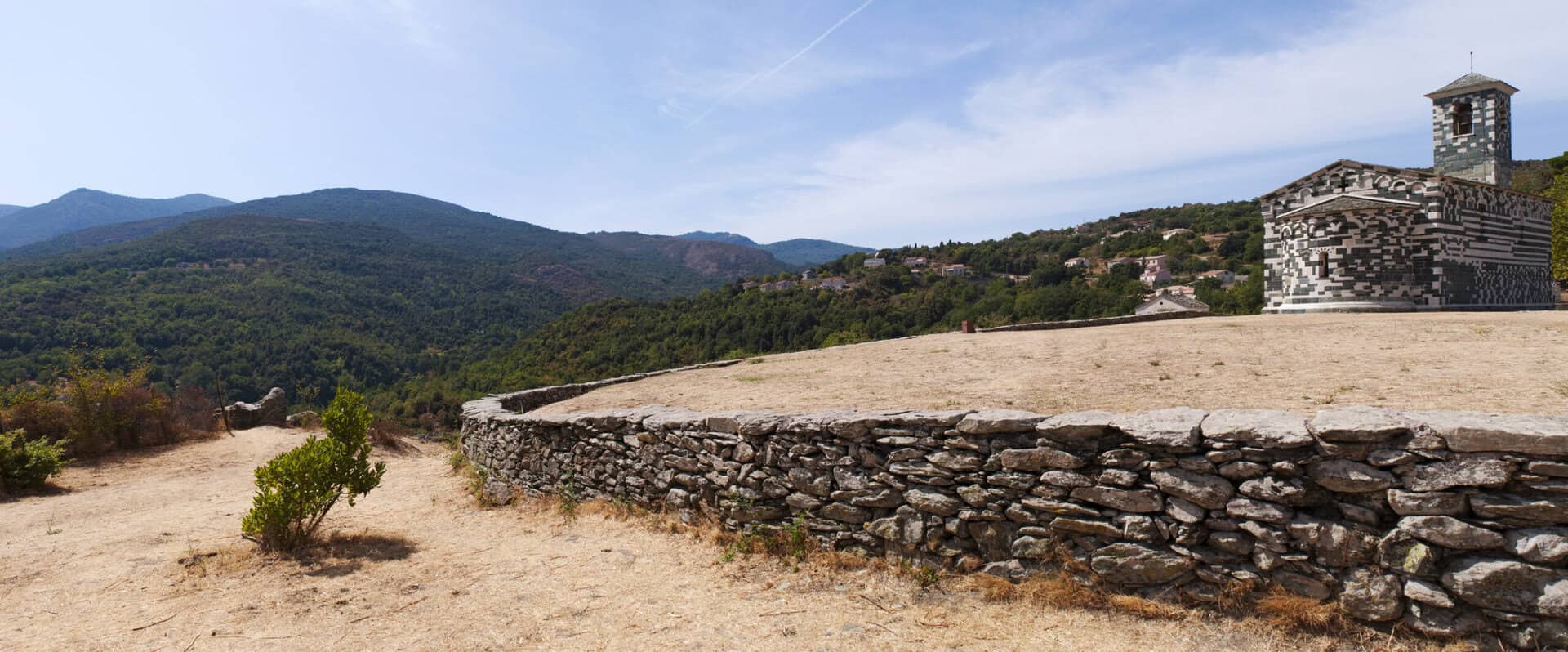 Viaggio nella pittoresca Murato. Scoperta e bellezza nel cuore della Corsica