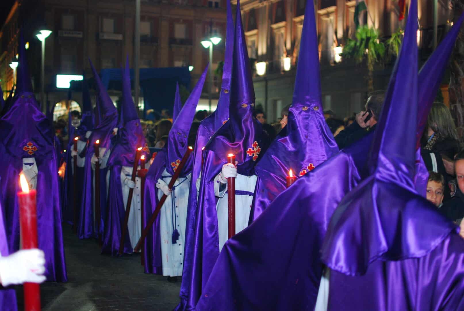 Viaggio in Andalusia. Esplorazione delle ricche tradizioni e folklore regionali