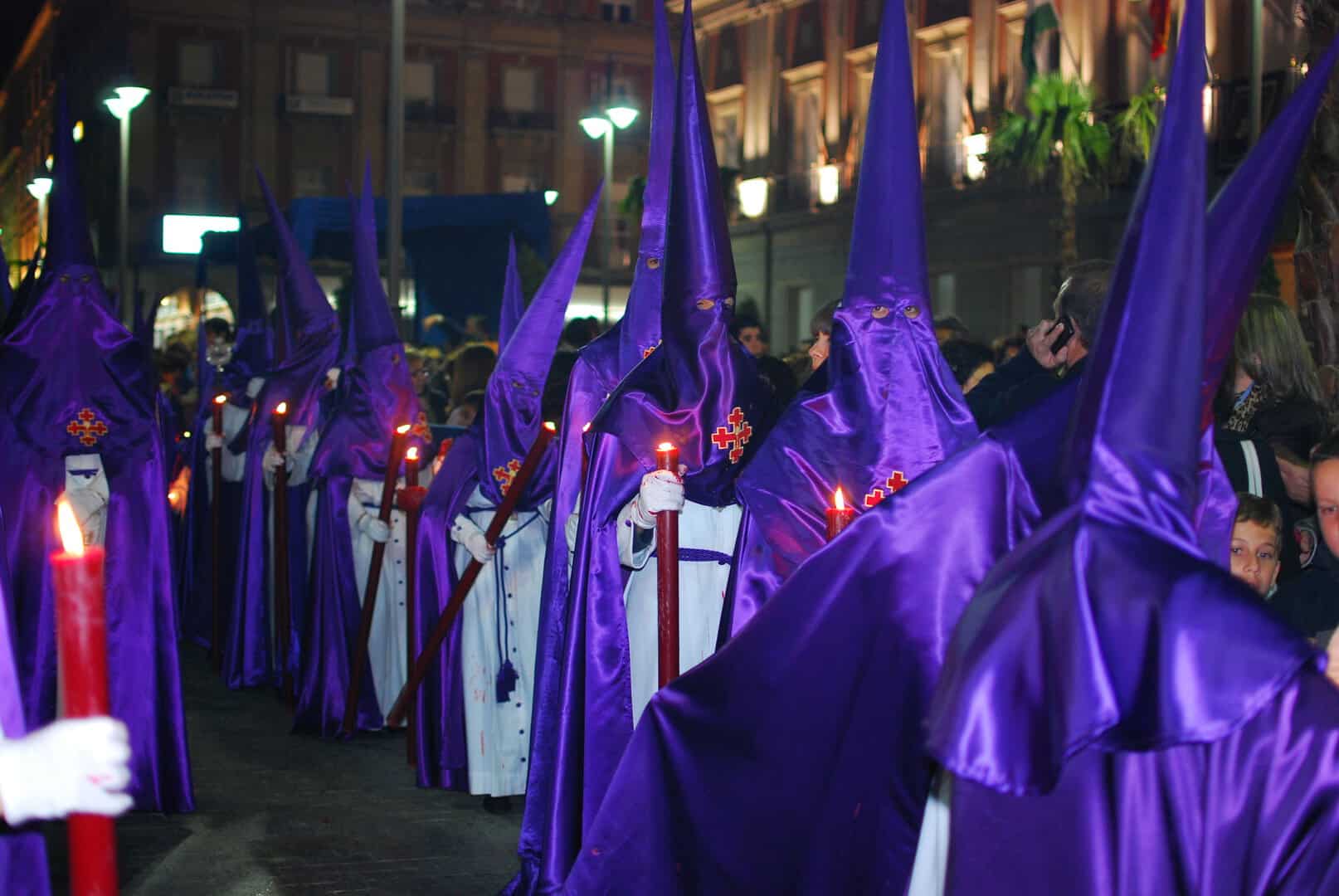 Viaggio in Andalusia. Esplorazione delle ricche tradizioni e folklore regionali