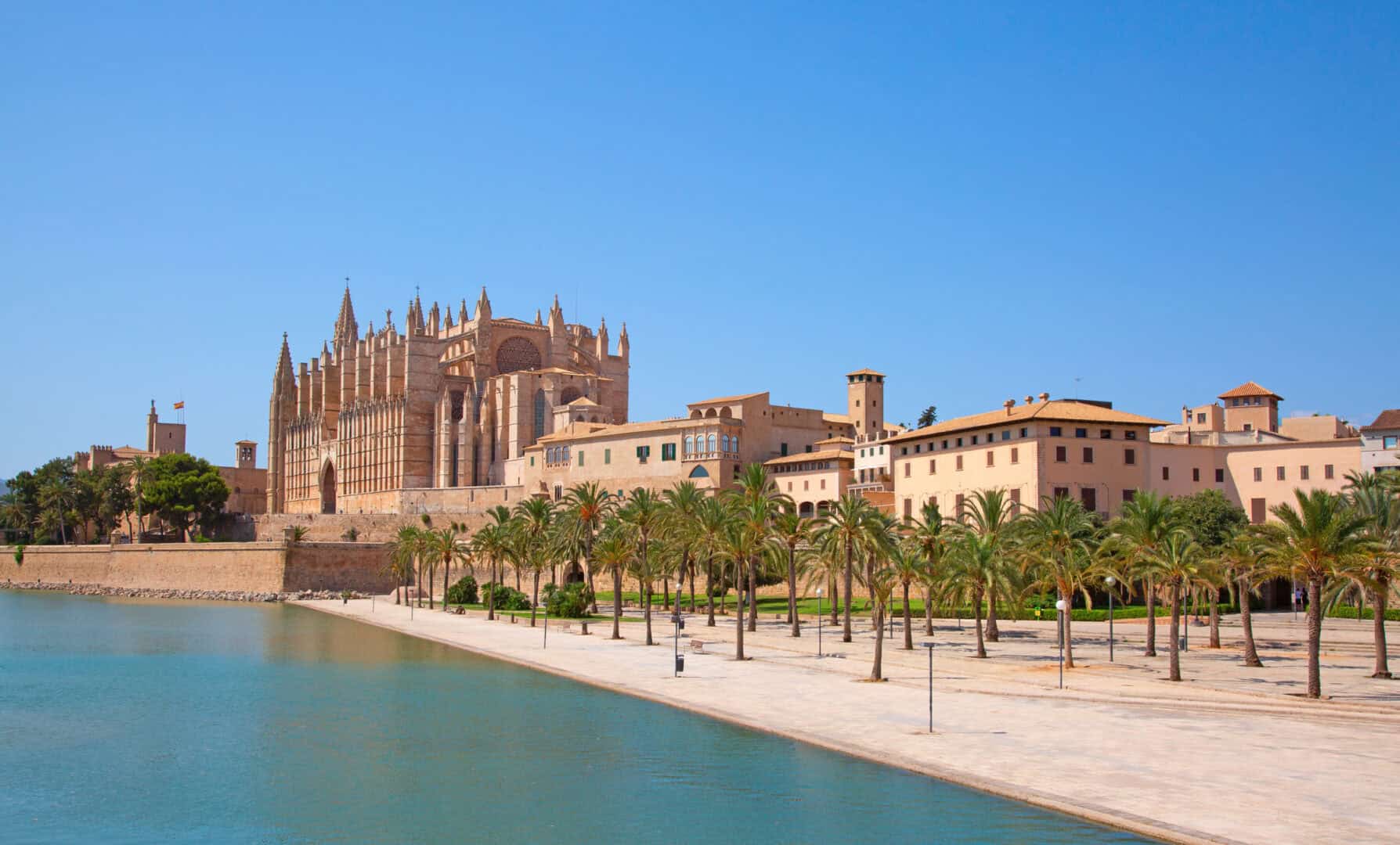 Turismo economico: le migliori spiagge e movida a Palma di Maiorca