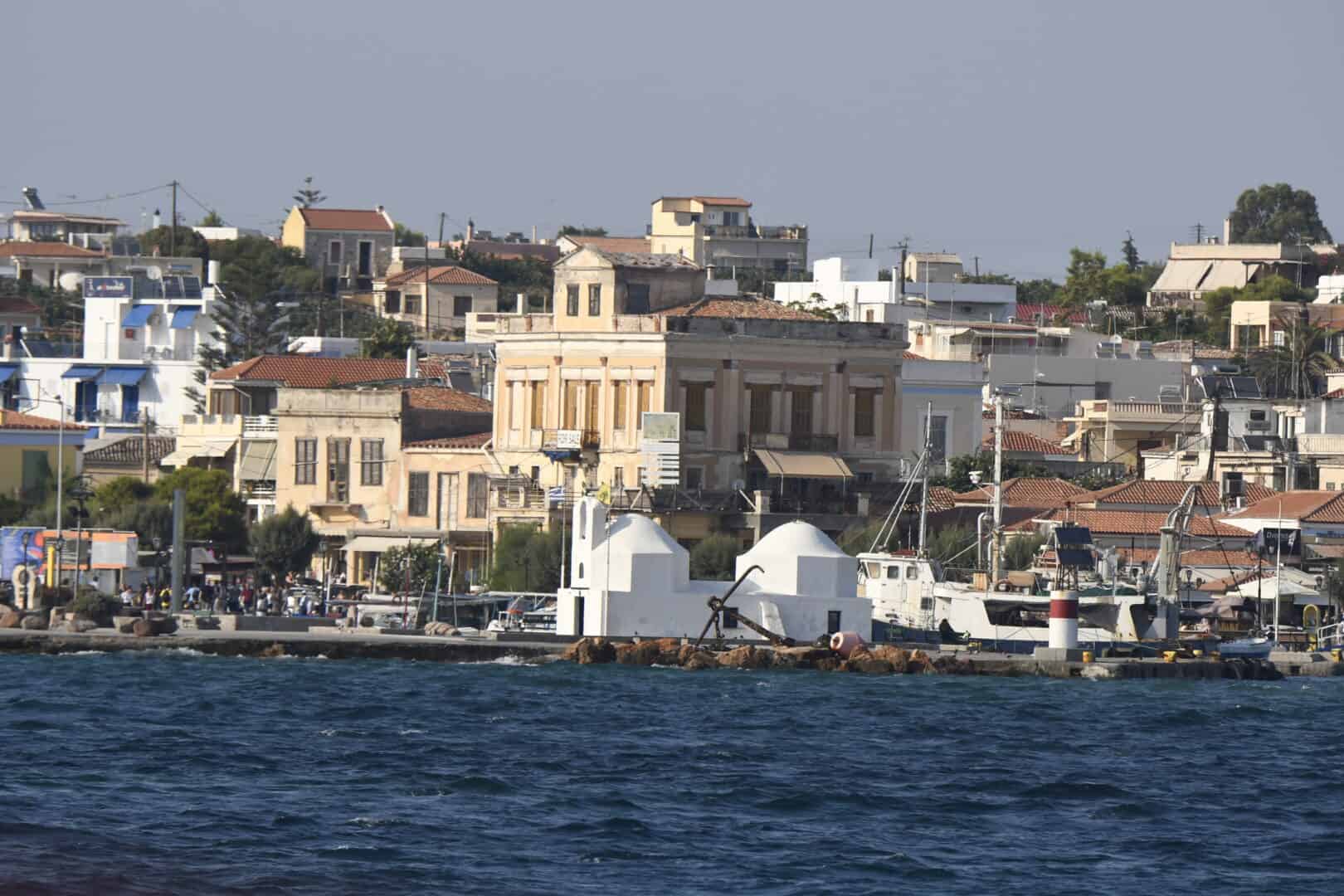 Viaggio a Egina. Esplorazione professionale delle antiche rovine greche