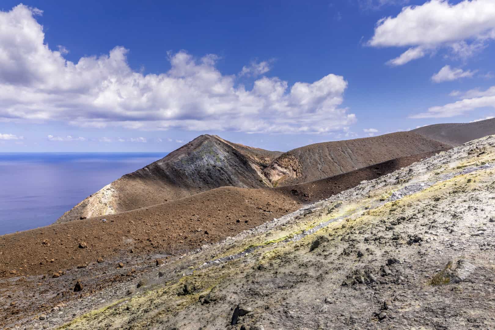 Viaggio nell’affascinante mondo dei vulcani di Vulcano. Un’esperienza unica