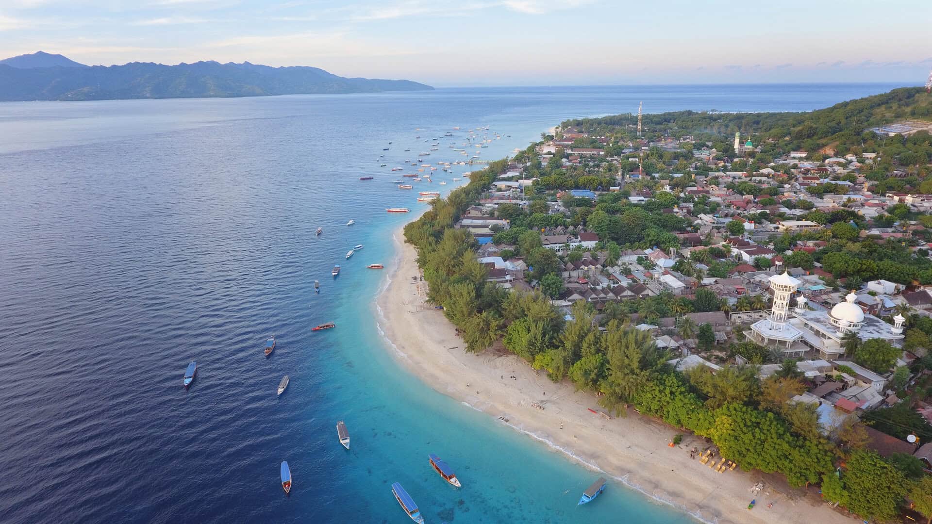 Viaggio low cost: esplora le spiagge e le tradizioni di Lombok. Indonesia
