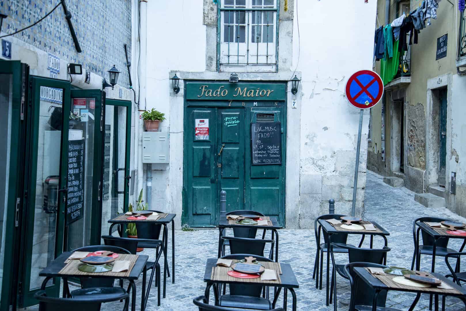 Viaggio low cost a Lisbona. Tram storici e serate di Fado