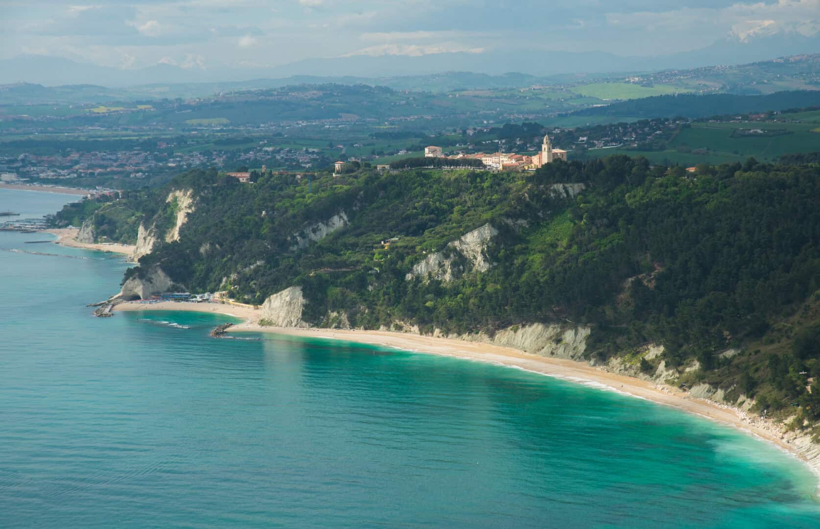 Turismo nelle Marche. Alla scoperta dei segreti del Monte Conero