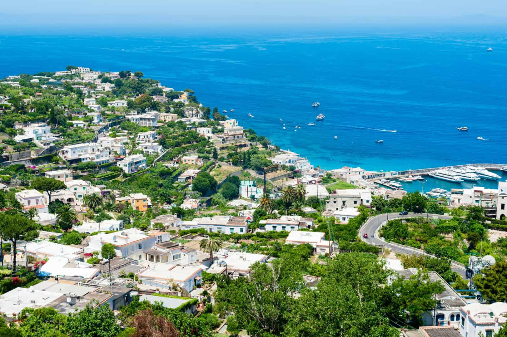 Turismo low cost a Capri: tra mare. Lusso e scoperte accessibili