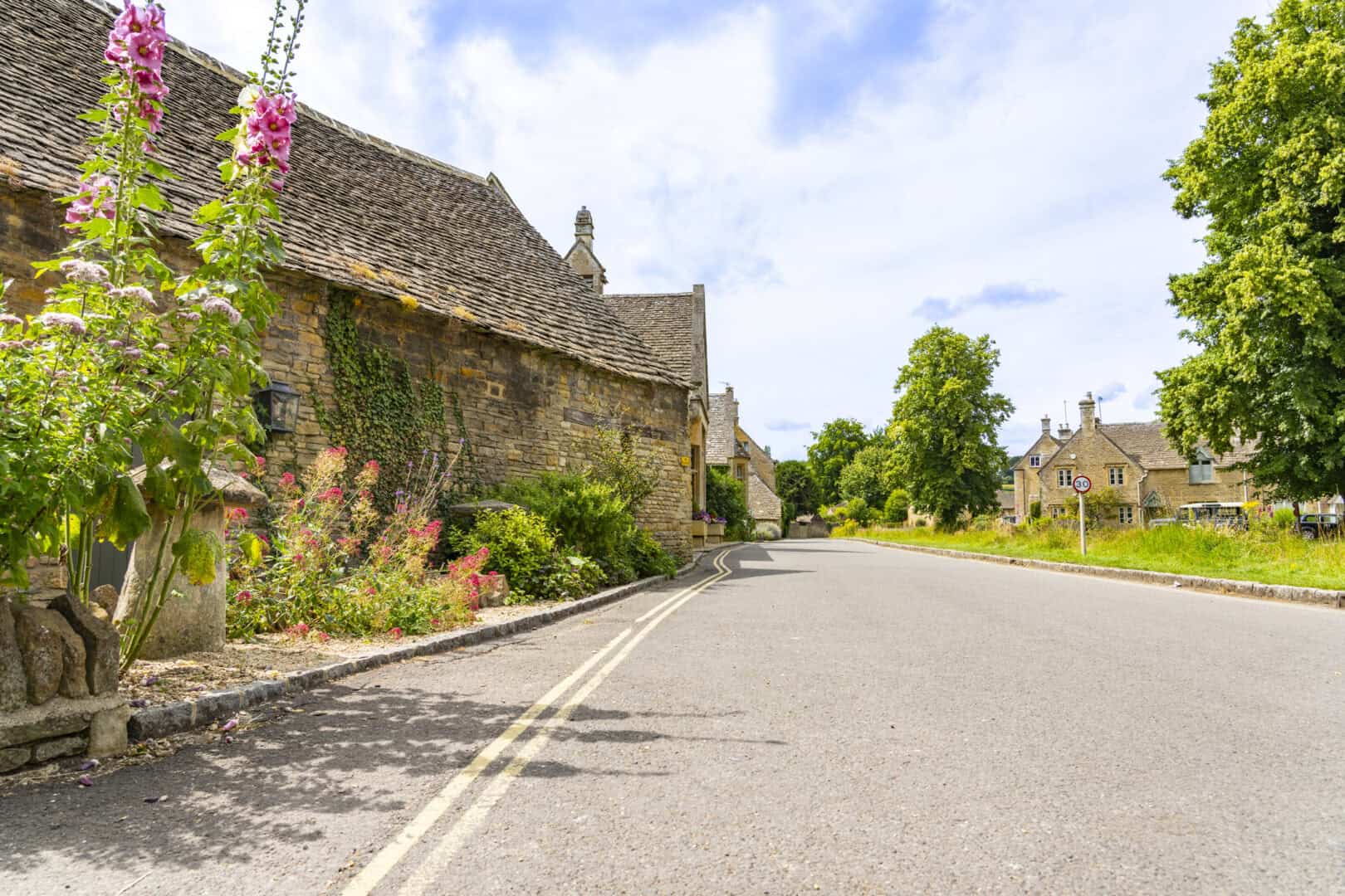 Viaggio nel cuore dei Cotswolds. Esplorazione dei pittoreschi villaggi britannici