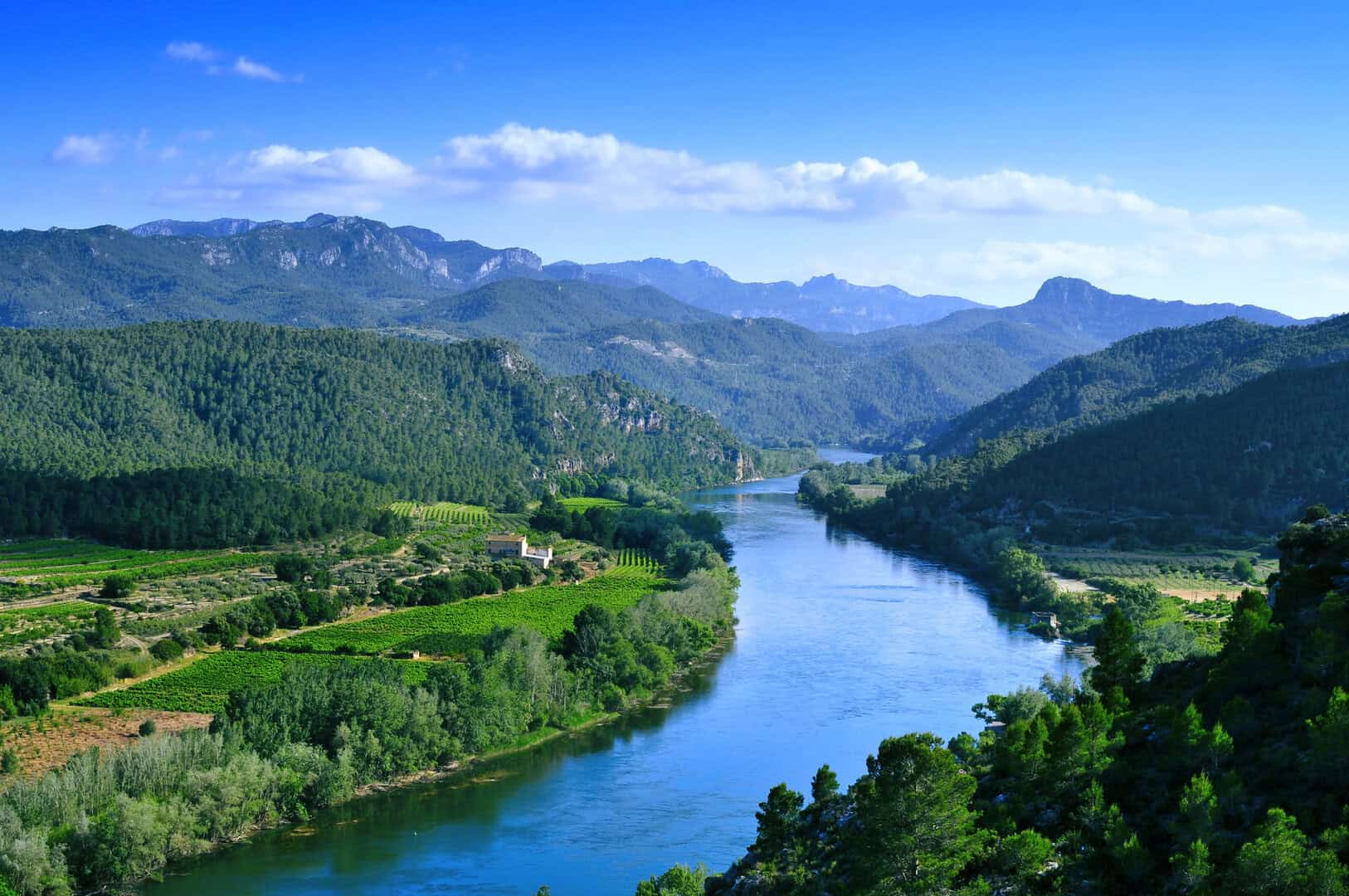 Viaggio nella costa dorada. Esplorando i borghi più pittoreschi della regione