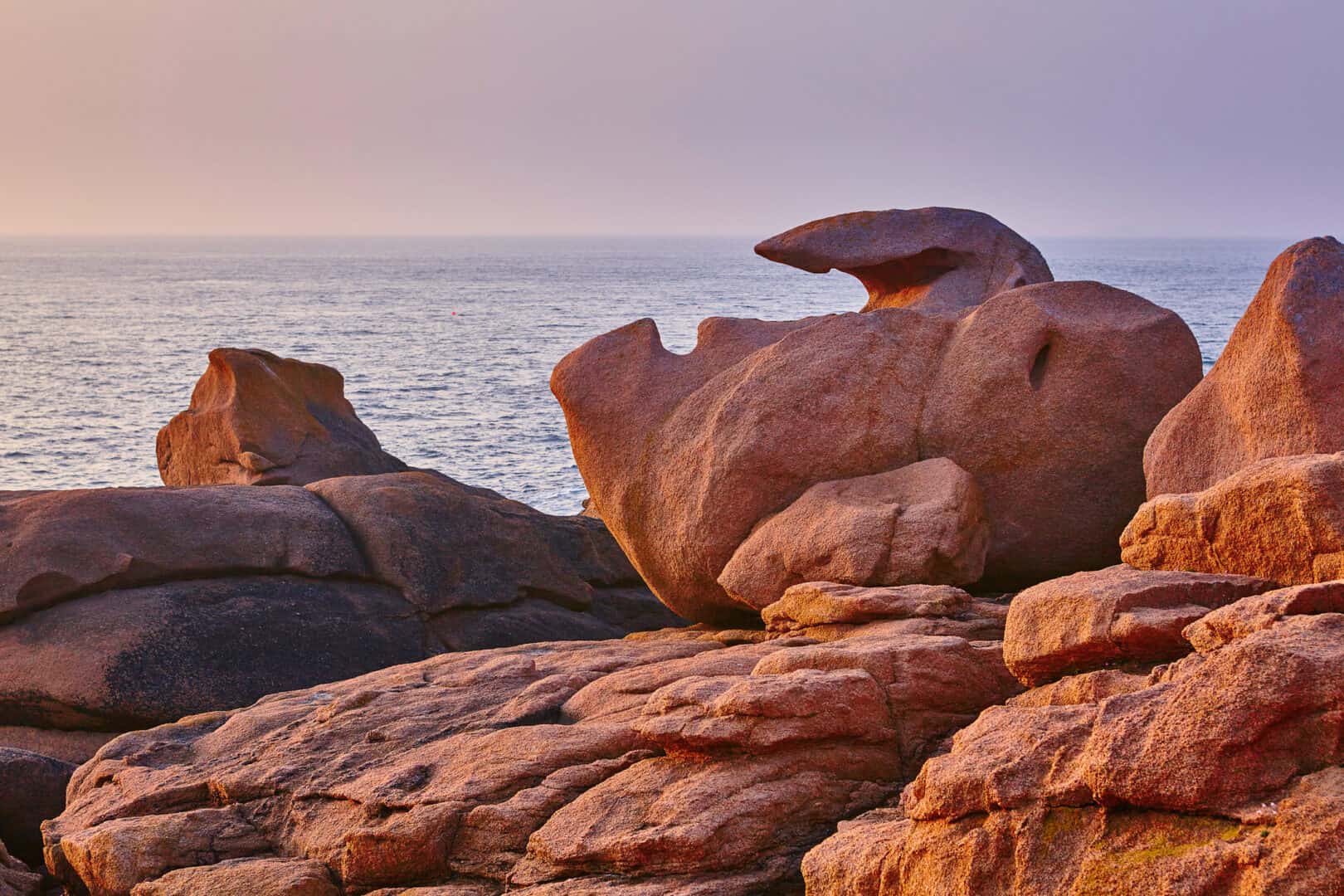 Viaggio in Bretagna. Esplorazione dei sentieri della Costa di Granito Rosa