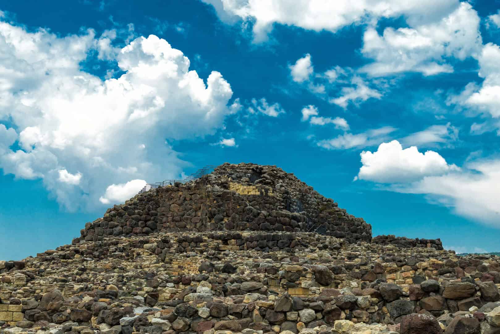 Viaggio nel cuore della Sardegna. Il significato dei Nuraghi di Su Nuraxi