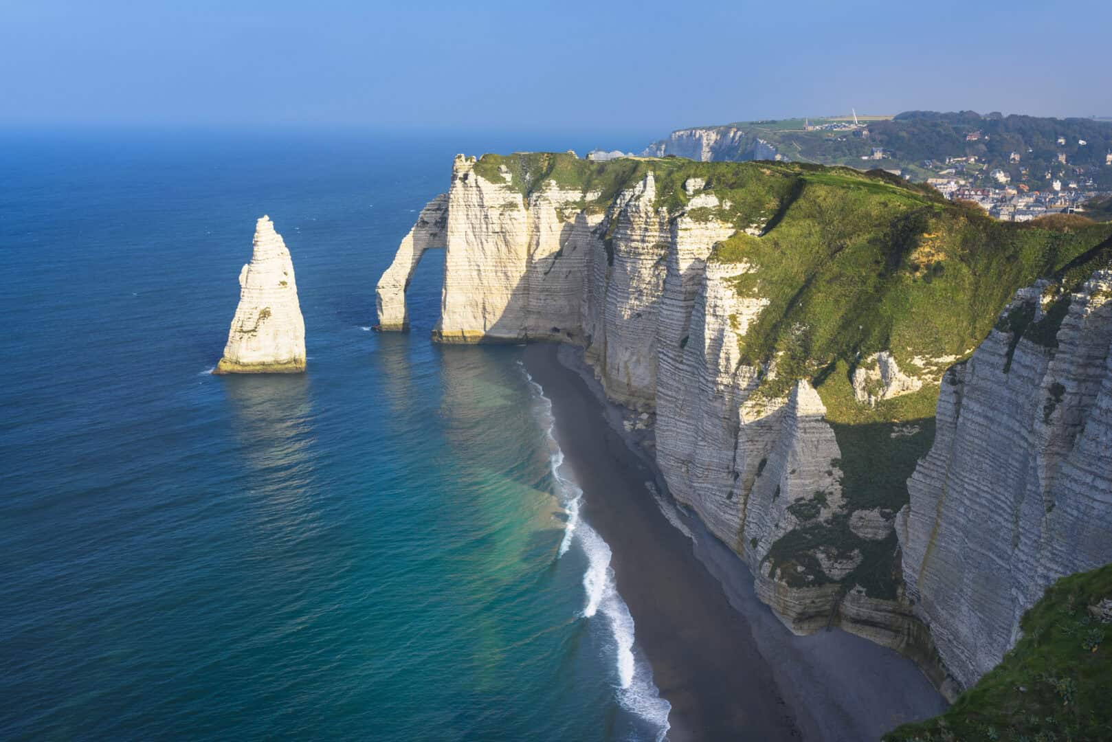 Viaggio in Normandia. Esplorando le maestose falesie di Etretat