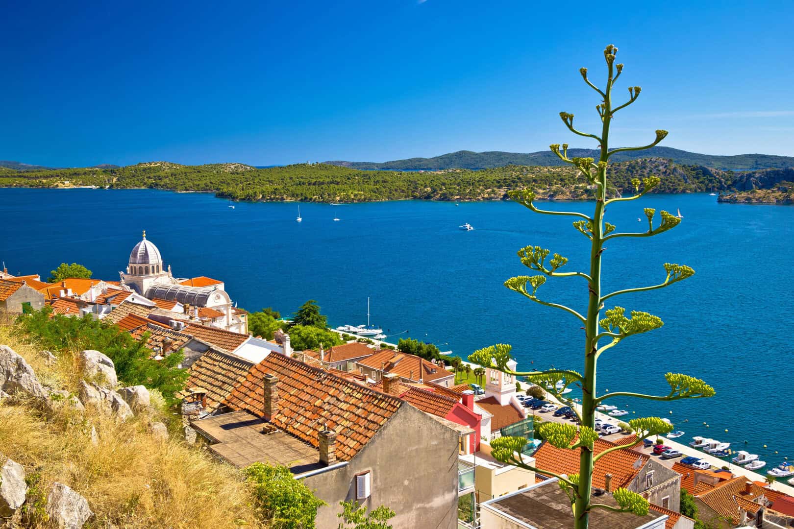 Turismo sostenibile. Esplorare le scogliere di Šibenik, patrimonio UNESCO a basso costo