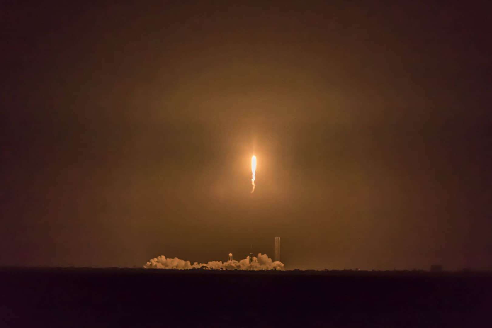 Il razzo Falcon 9 di Space X esplode durante il lancio: prossime missioni a rischio