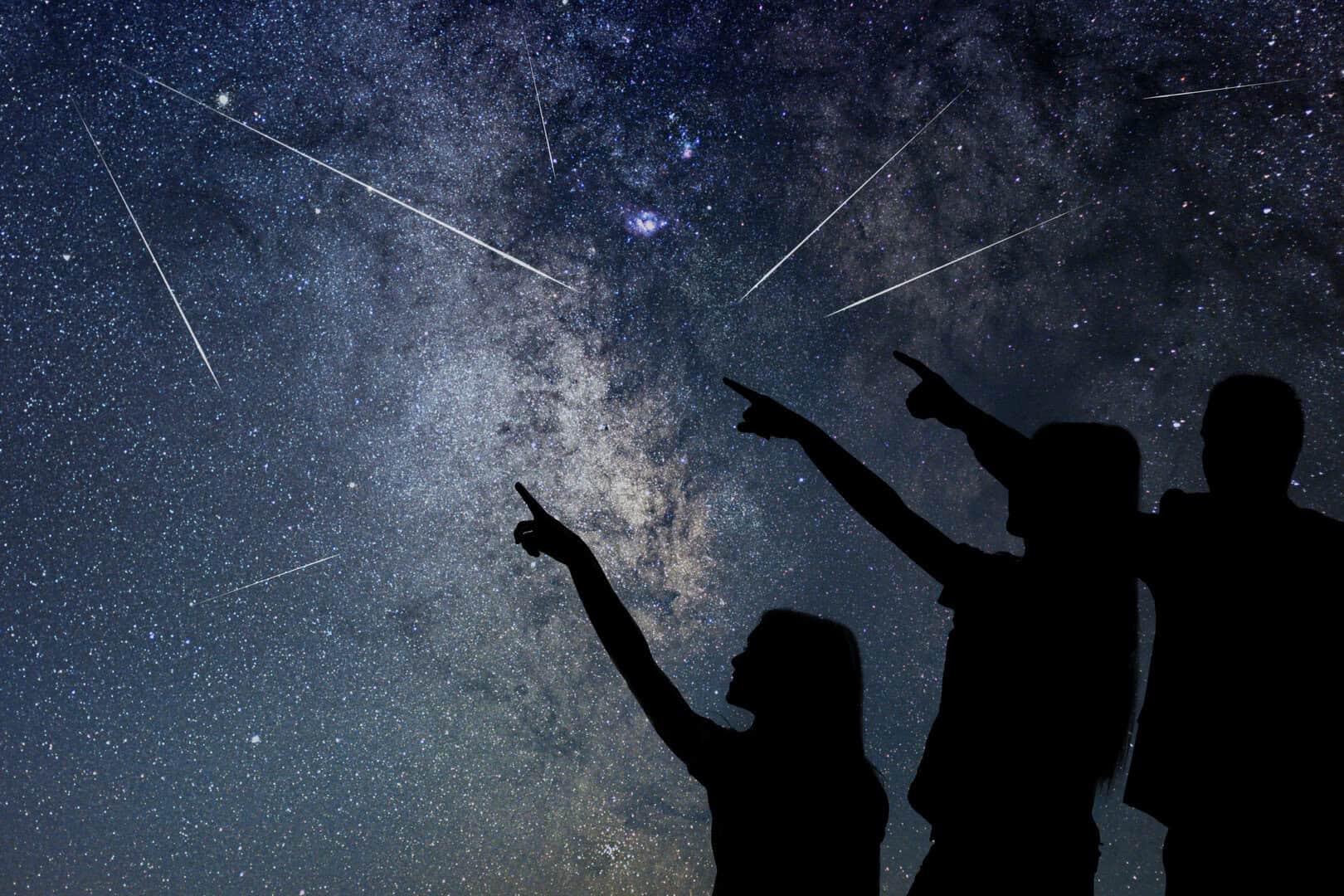 Agosto: torna lo spettacolo delle Perseidi, ecco come non perdersi la pioggia di stella cadenti