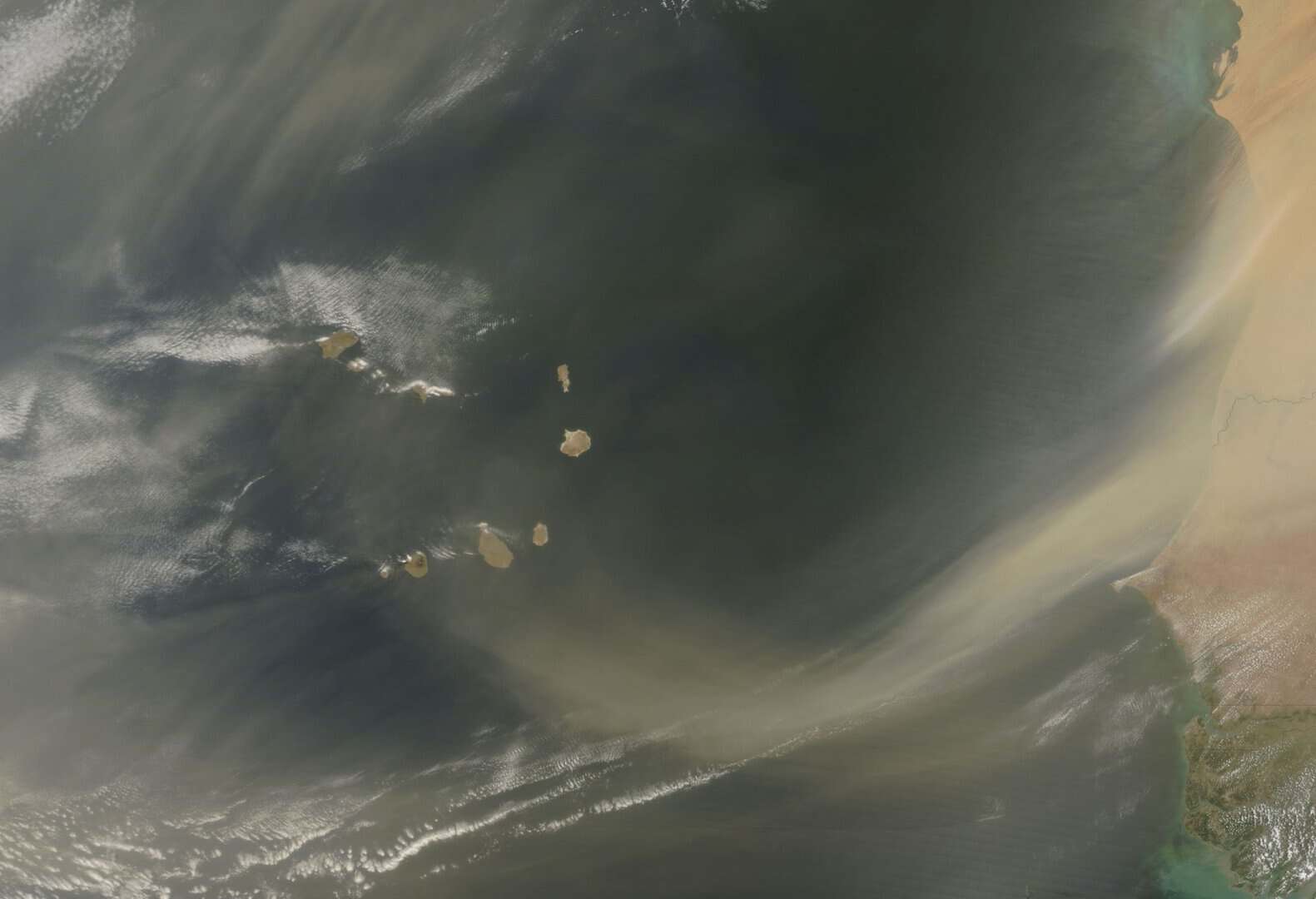 Come possono la polvere e la sabbia viaggiare per 8000 chilometri? Il caso del Sahara