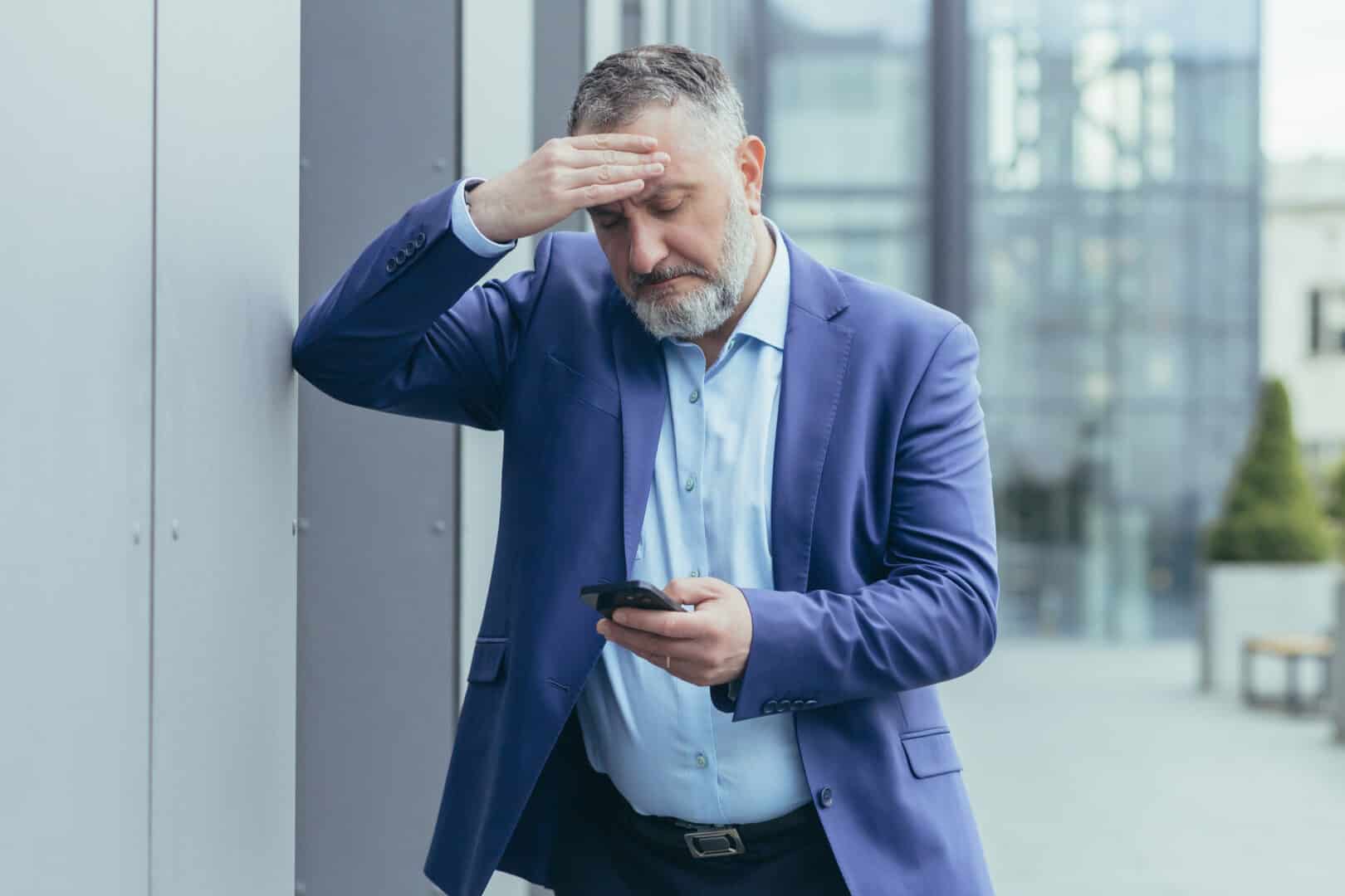 Scorrere notizie negative può causare ansia esistenziale e antipatia per l’umanità?