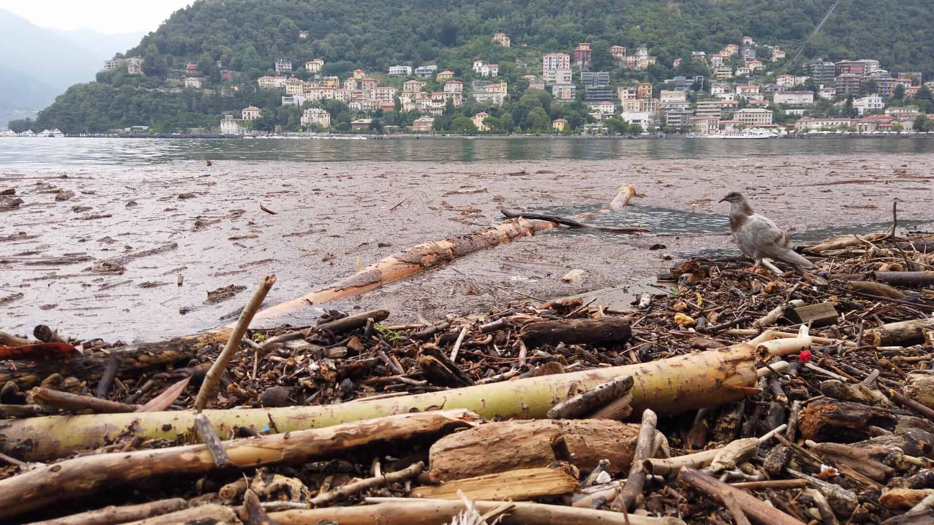 Meteo Lombardia e Milano: situazione grave, strade e treni bloccati, allagata Como