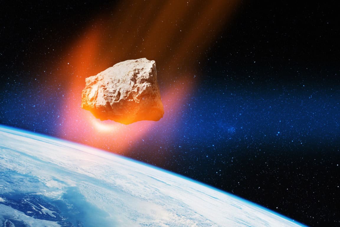 Meteorite esplode sopra New York in pieno giorno causando un boato