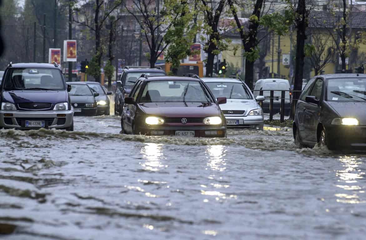 Meteo Lombardia: alluvione lampo tra il Varesotto e l’ovest comasco. Incombe nubifragio su Milano