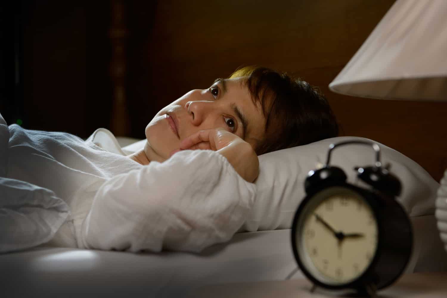 Perché alcune persone si svegliano sempre alle 3 o 4 del mattino?
