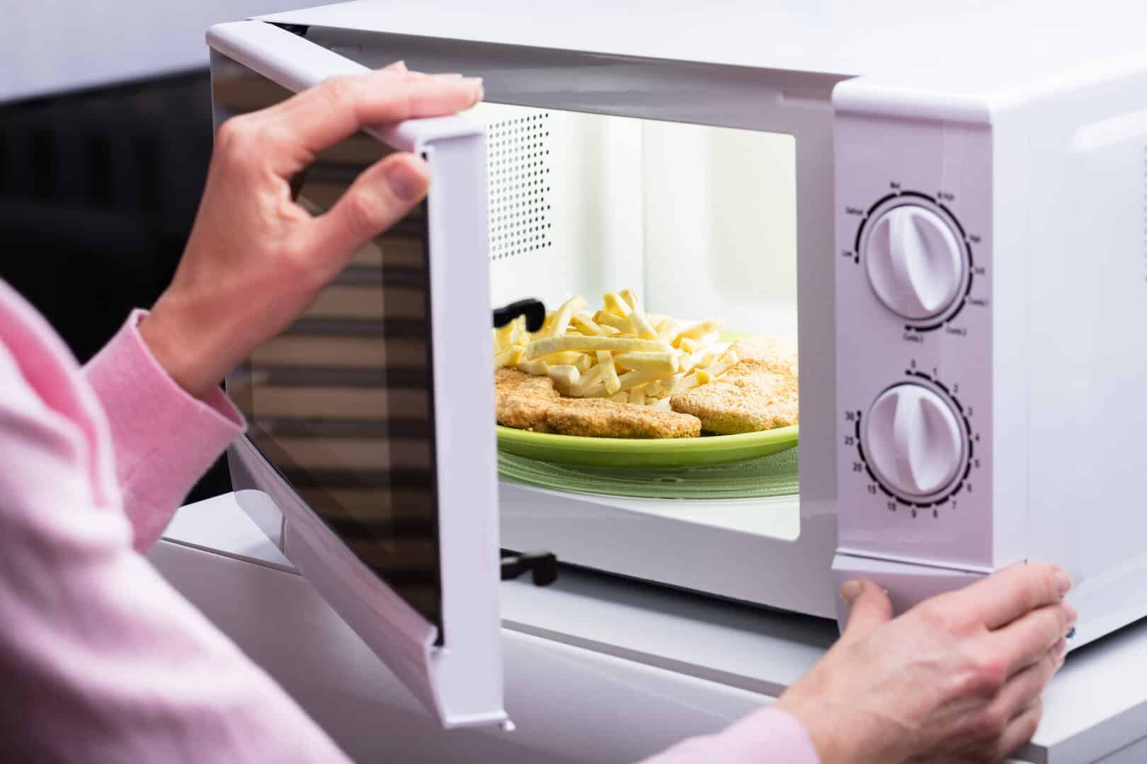 I batteri conquistano un altro ambiente: il tuo forno a microonde
