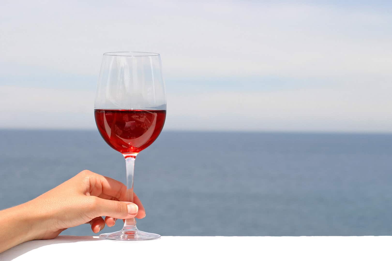 Esiste un livello di consumo di alcol sicuro? La sorprendente verità sul tuo bicchiere di vino quotidiano